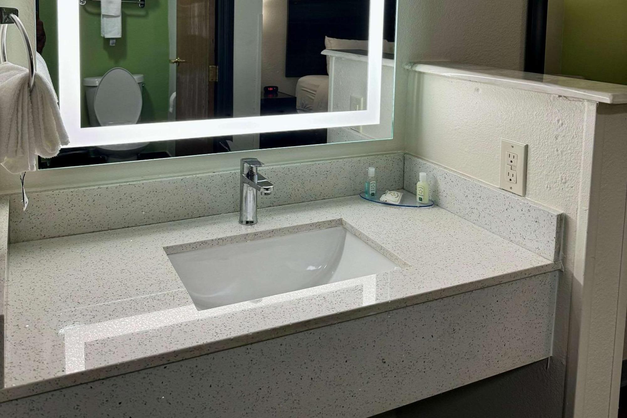 Quality Inn Sulphur Extérieur photo